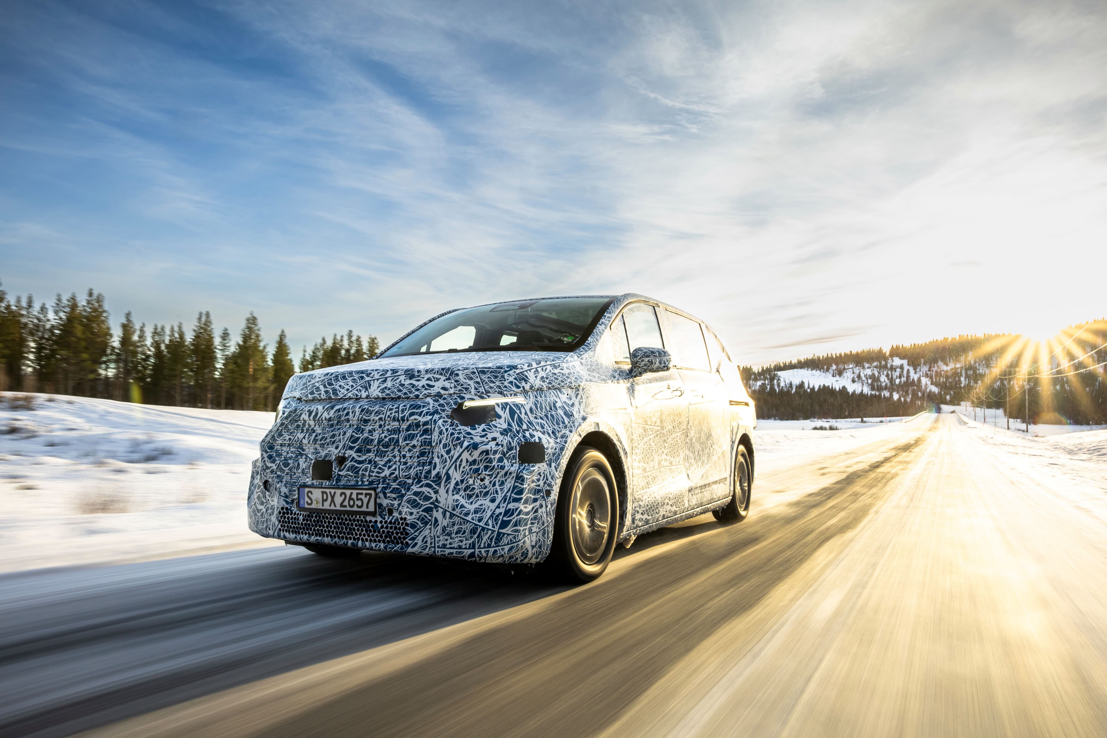 Mercedes-Benz: Extreme Winter Tests at the Arctic Circle Pave the Way for the E-Future